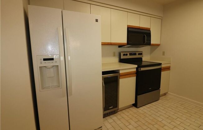 2 beds, 2 baths, $2,795