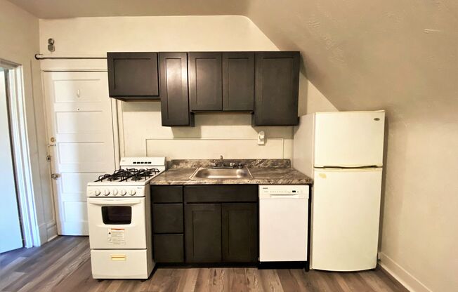 1 bed, 1 bath, $995, Unit 6