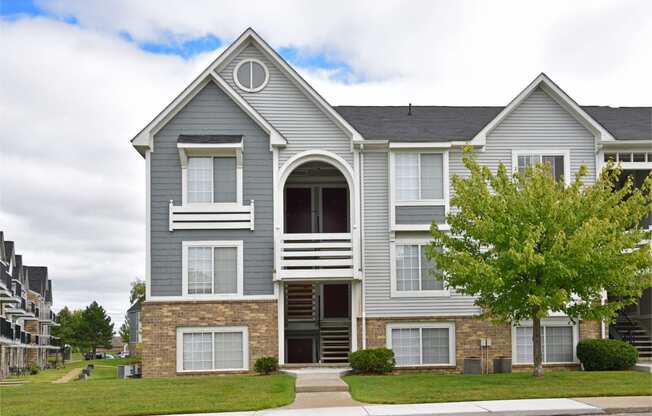 Walking Paths at Portsmouth Apartments, Novi