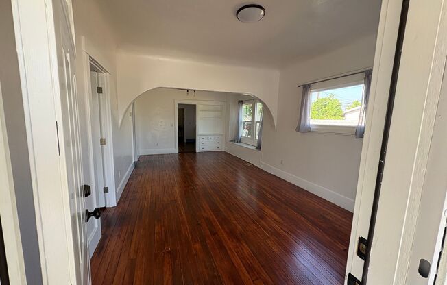 Gorgeous 4 bedroom with HUGE Lot in Colton. Must see!