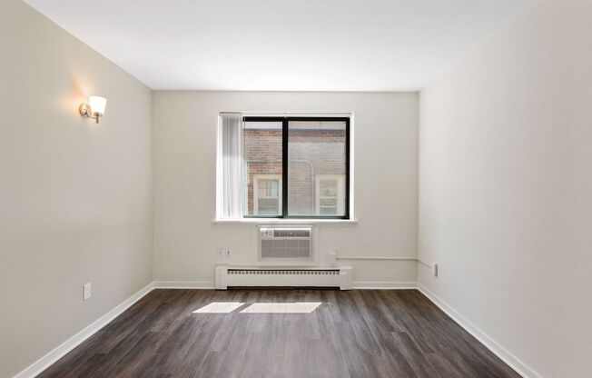 Studio, 1 bath, $900, Unit 306