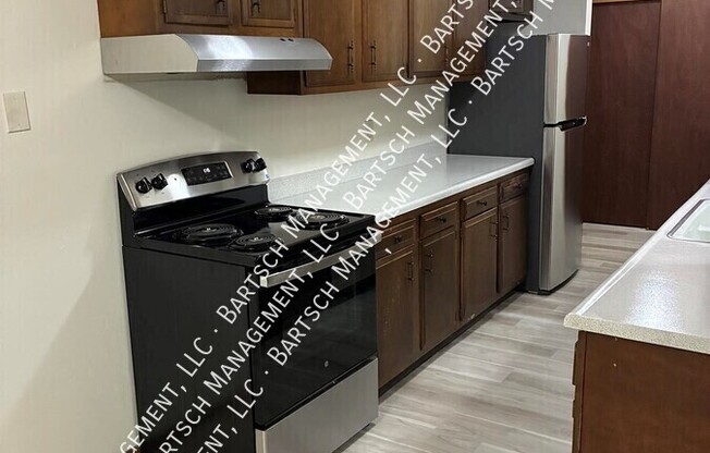 1422 E RACINE AVE