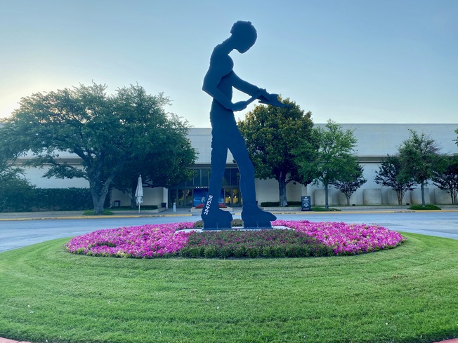 Sculpture at NorthPark Shopping Center in North Dallas, TX