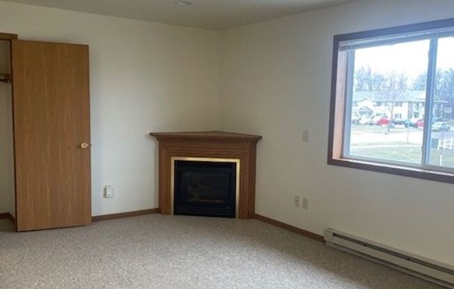 2 beds, 1 bath, 964 sqft, $925, Unit 8