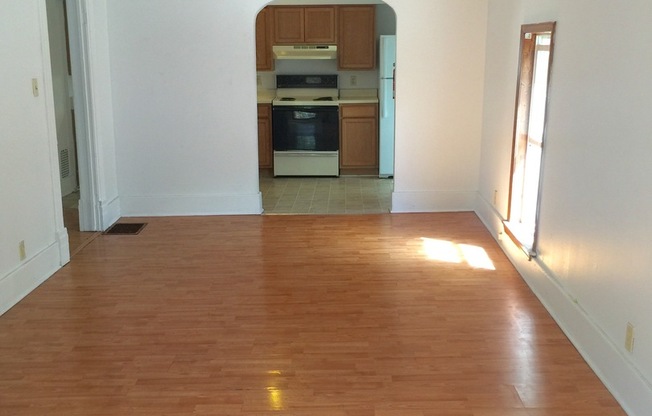 3 beds, 1 bath, $1,600, Unit 3