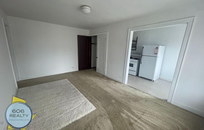 Heart of Arlington Heights! Steps away from Metra Station!