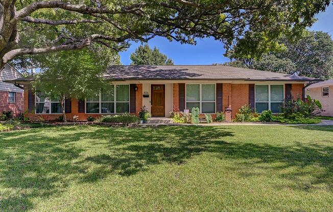 806 WESTWOOD DR
