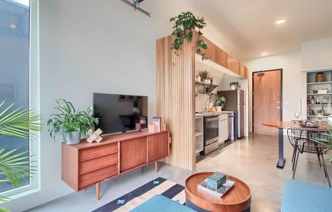 2 beds, 1 bath, 820 sqft, $2,350, Unit 402