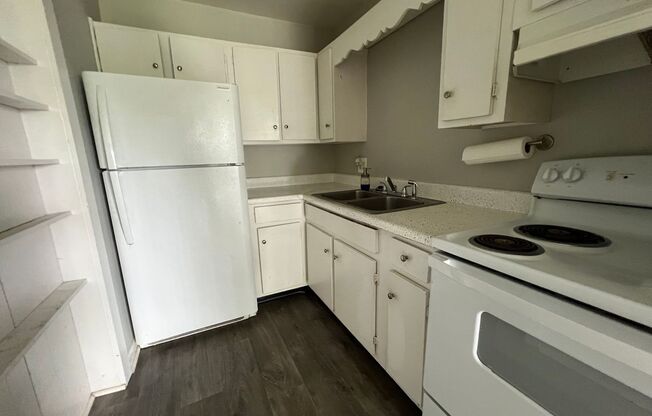 1 bed, 1 bath, 560 sqft, $1,135, Unit 26