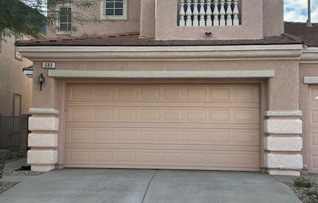 Backyard to the mountains! Gated, private parking