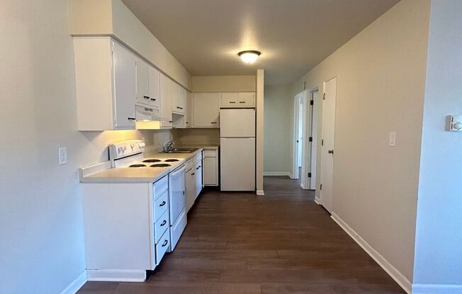 2 beds, 1 bath, 800 sqft, $945, Unit Apt. 4