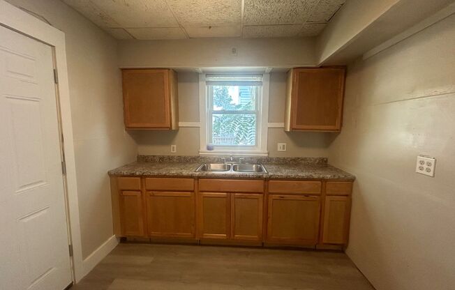 3 beds, 1 bath, $1,300