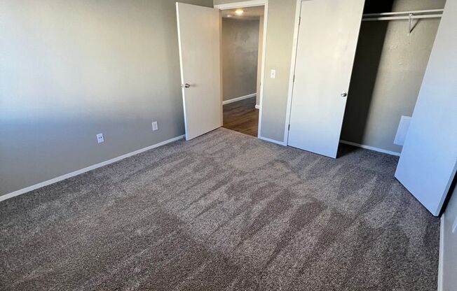 2 beds, 1 bath, 860 sqft, $900, Unit 10126-5