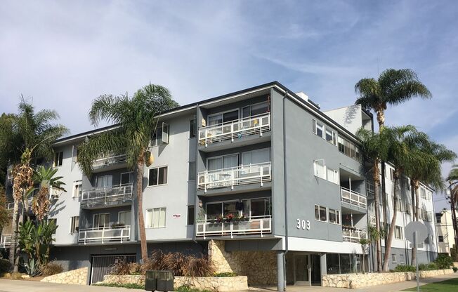 303 California Ave, 3 blocks to the beach, North of Wilshire!