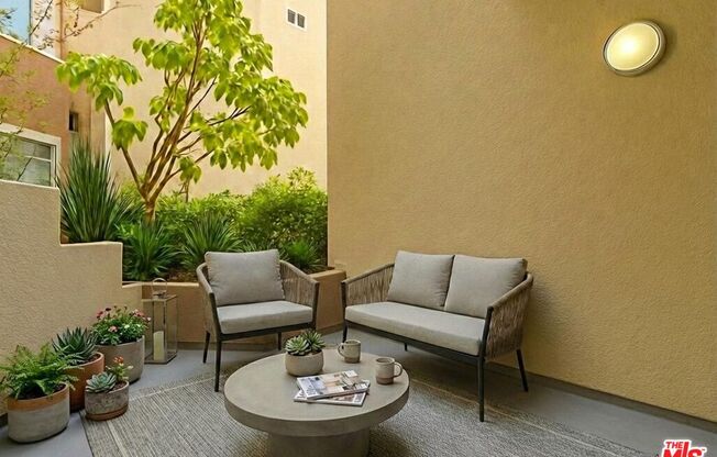 2 beds, 1 bath, 979 sqft, $2,850, Unit 122