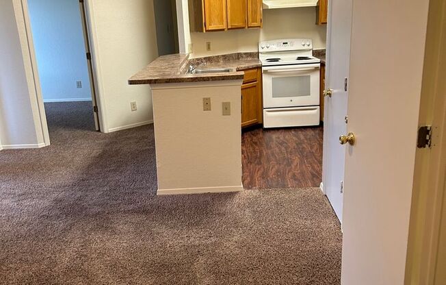 2 beds, 1 bath, 861 sqft, $970, Unit 54