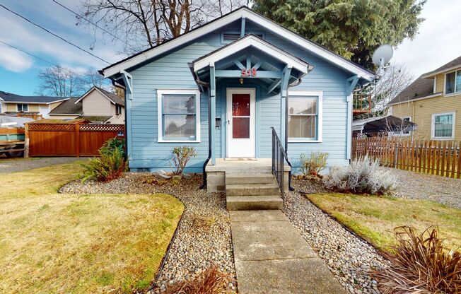 Charming Two Bedroom In the Heart of Downtown Kent !