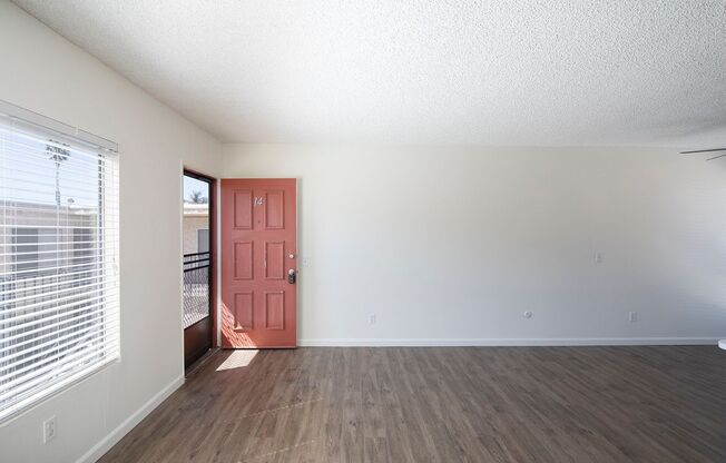 Spacious Two Bedroom Apartment w/ Parking in Ocean Beach. Rent today!
