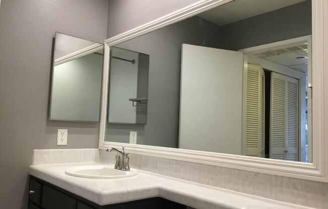2BR 2BA Condo-AC, Washer/Dryer in Unit, Pet Friendly, Assigned Parking, Pool/Spa