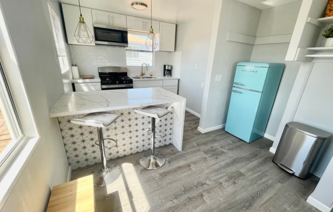 Fully Furnished 2BR Home with Huge Yard & Stunning Views – In-Unit Washer/Dryer!