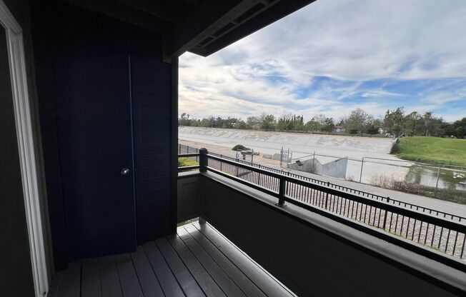 2 beds, 1 bath, 821 sqft, $2,770, Unit F027