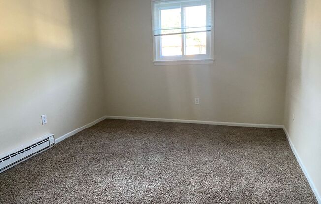 2 beds, 1 bath, $1,625, Unit C04