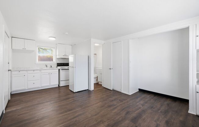 1 bed, 1 bath, 300 sqft, $800, Unit 1109 N Scott Avenue #7