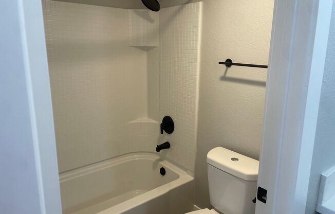 2 beds, 2 baths, 1,013 sqft, $3,500, Unit F-421