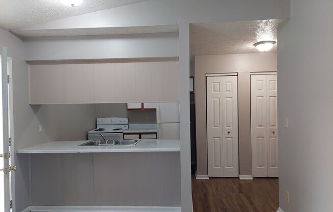 1 bed, 1 bath, 530 sqft, $825, Unit 360 AA14