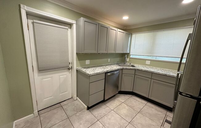 2 beds, 1 bath, $1,175