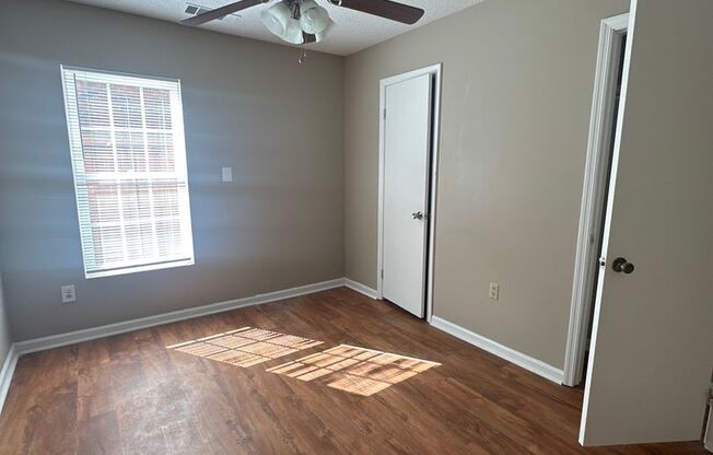 1 bed, 1 bath, $975, Unit 30