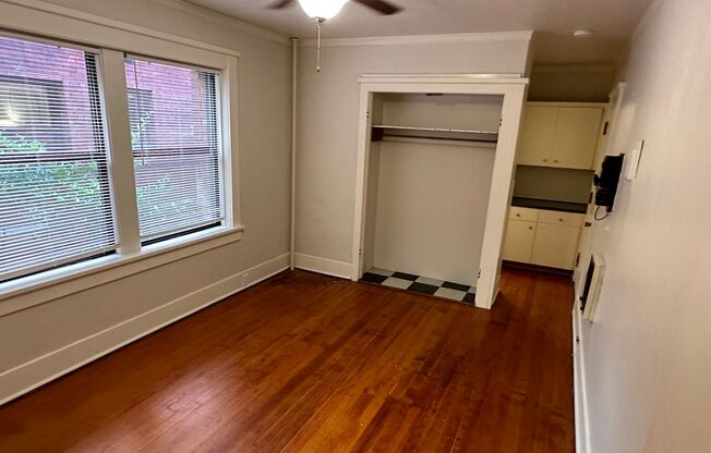 Studio, 1 bath, 352 sqft, $995, Unit 6