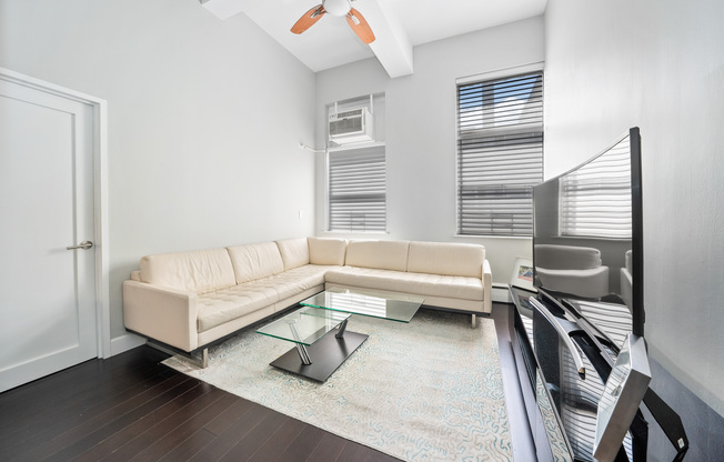 2 beds, 1 bath, 1,000 sqft, $5,800, Unit 4L