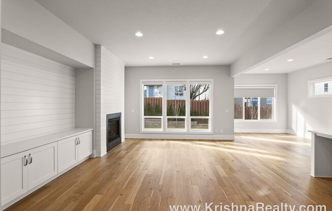 Gorgeous *NEW Construction* Modern 5BD* 3BA* Single Family Home Located In Quiet Thompson Woods Community