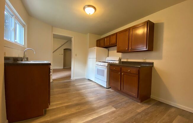 Large One Bedroom on Meyran Ave in Oakland! Amazing Carlow or University of Pitt Location!