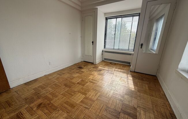 2 beds, 1 bath, $1,295, Unit 410