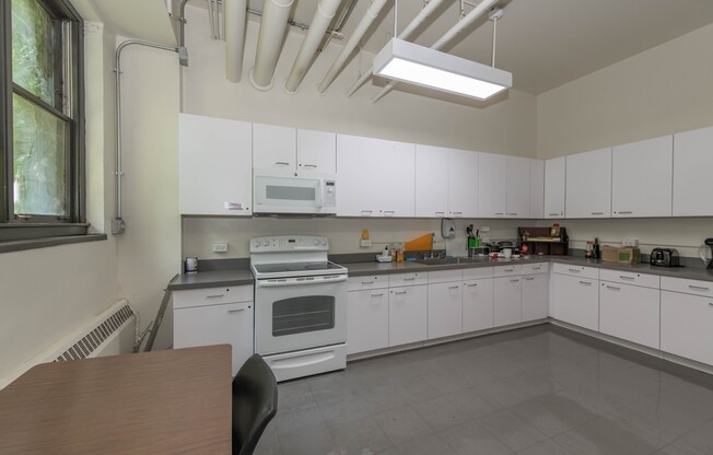 2 beds, 1 bath, 700 sqft, $1,499, Unit 104