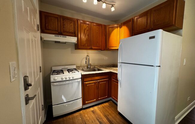 2 beds, 1 bath, $1,750, Unit 1381 #2S