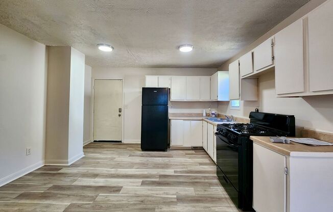 2 beds, 1 bath, $995, Unit 331 Murray Street