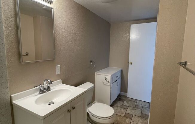 1 bed, 1 bath, $1,700, Unit T43