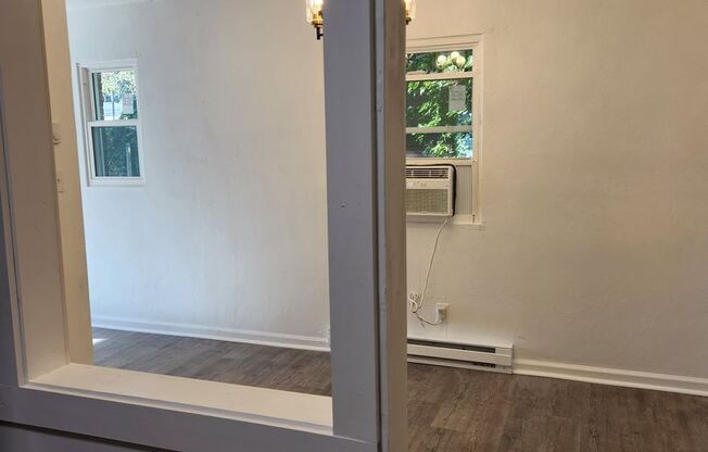 2 beds, 1 bath, $1,300