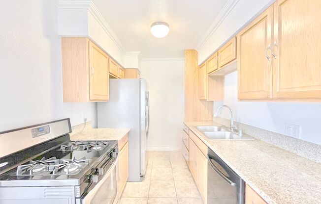 2 beds, 1 bath, $3,050, Unit Unit 5