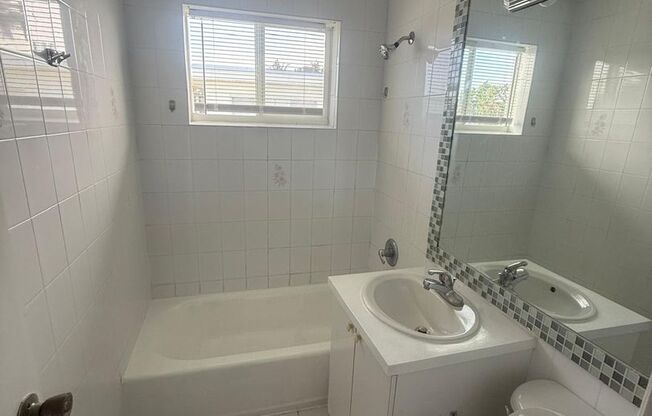 Studio, 1 bath, 306 sqft, $1,320, Unit 660-9