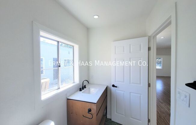 2 beds, 1 bath, 730 sqft, $2,595