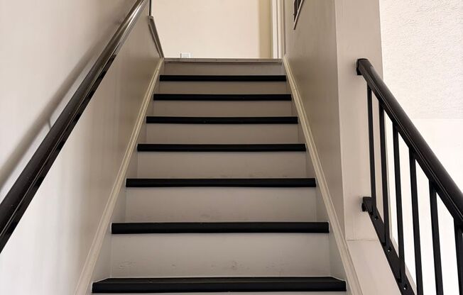 2 beds, 1 bath, 885 sqft, $1,150, Unit 764