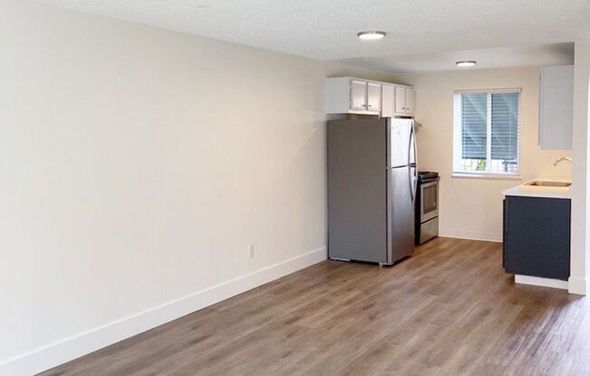 3 beds, 1 bath, 982 sqft, $1,895, Unit 135