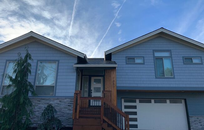 Beautiful Newly Custom Built Home! Vaulted Ceilings! Partially Furnished! Open Floor Plan!