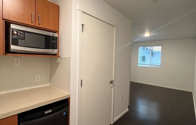 Studio, 1 bath, 175 sqft, $1,350, Unit 2200