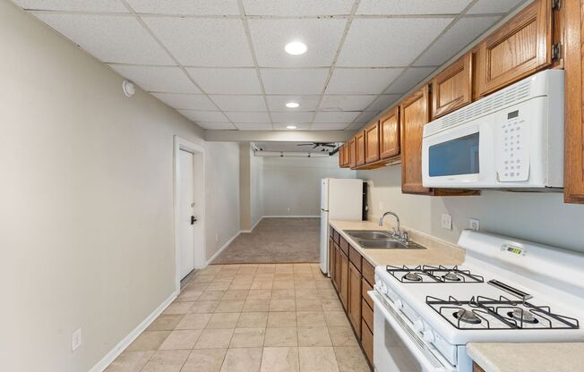 1 bed, 1 bath, 700 sqft, $775, Unit B6