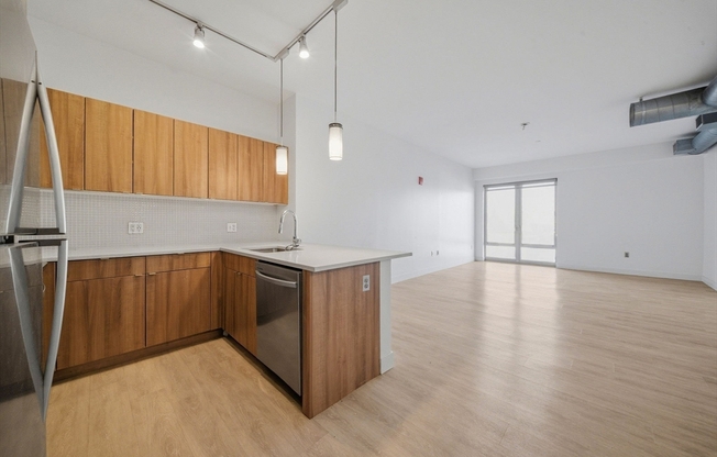 1 bed, 1 bath, 814 sqft, $3,400, Unit 410